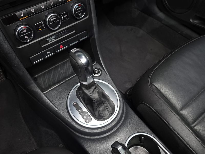 2014 Volkswagen Beetle 2.0 TDI Premium 3rd photo 9