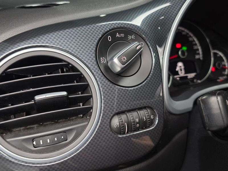2014 Volkswagen Beetle 2.0 TDI Premium 3rd photo 16