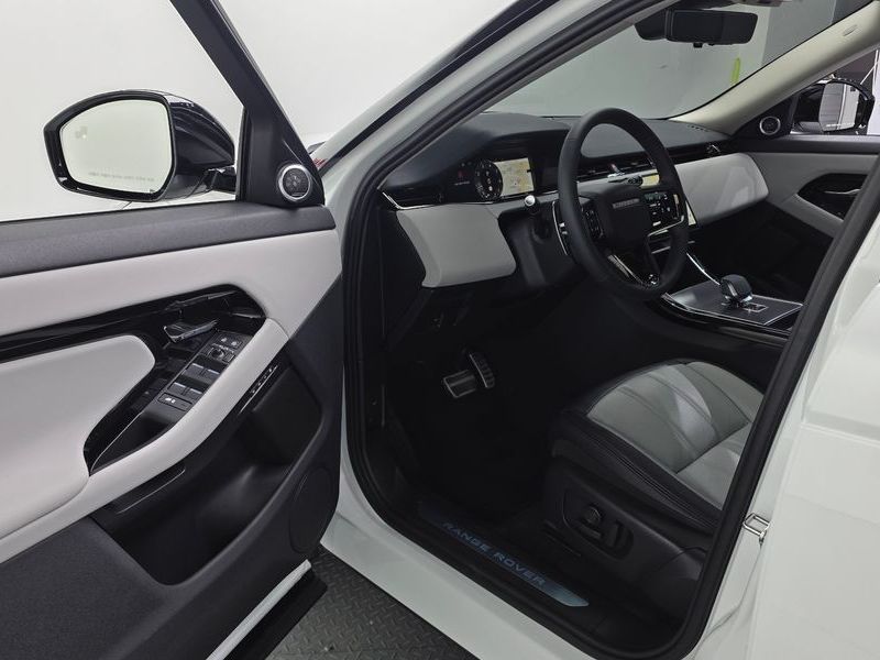 2025 Land Rover Range Rover Evoque P250 Dynamic SE photo 11