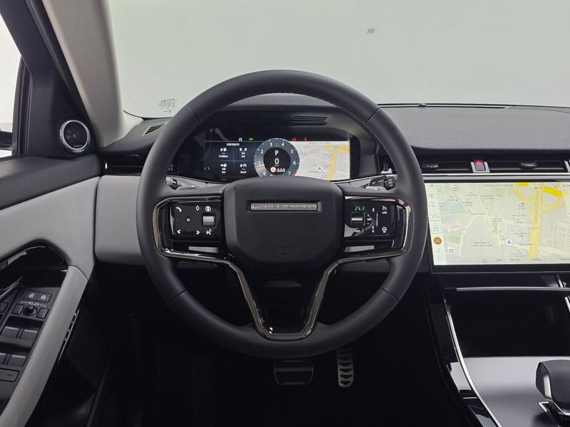 2025 Land Rover Range Rover Evoque P250 Dynamic SE photo 13
