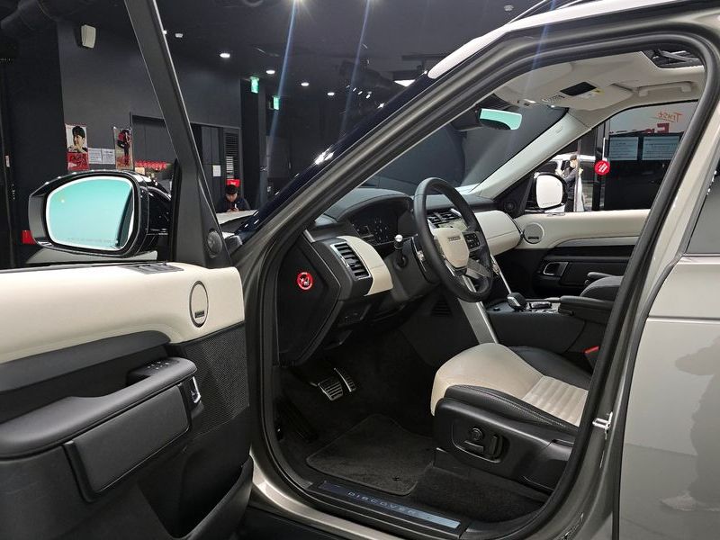 2025 Land Rover Discovery D350 Dynamic HSE photo 10