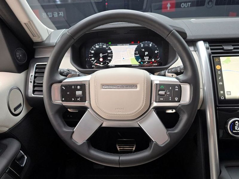 2025 Land Rover Discovery D350 Dynamic HSE photo 13