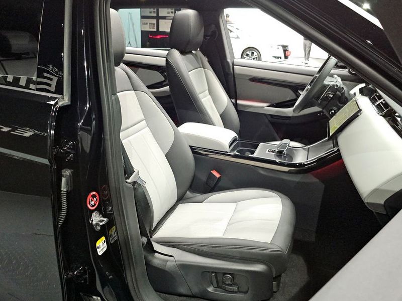 2026 Land Rover Range Rover Evoque P250 Dynamic SE photo 12