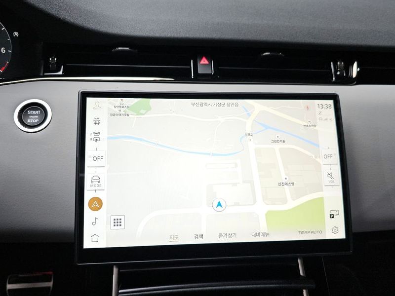 2026 Land Rover Range Rover Evoque P250 Dynamic SE photo 16