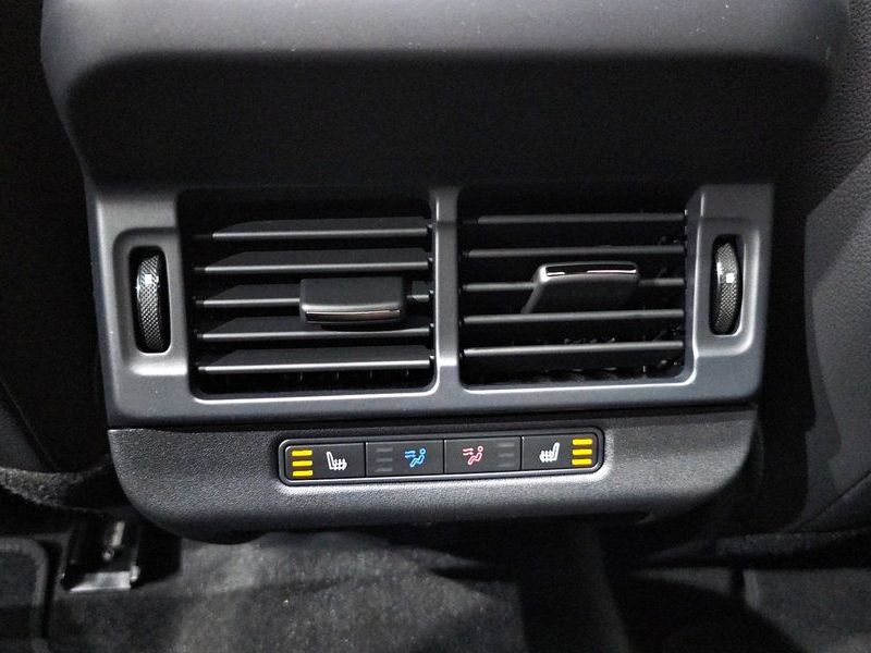 2026 Land Rover Range Rover Evoque P250 Dynamic SE photo 17