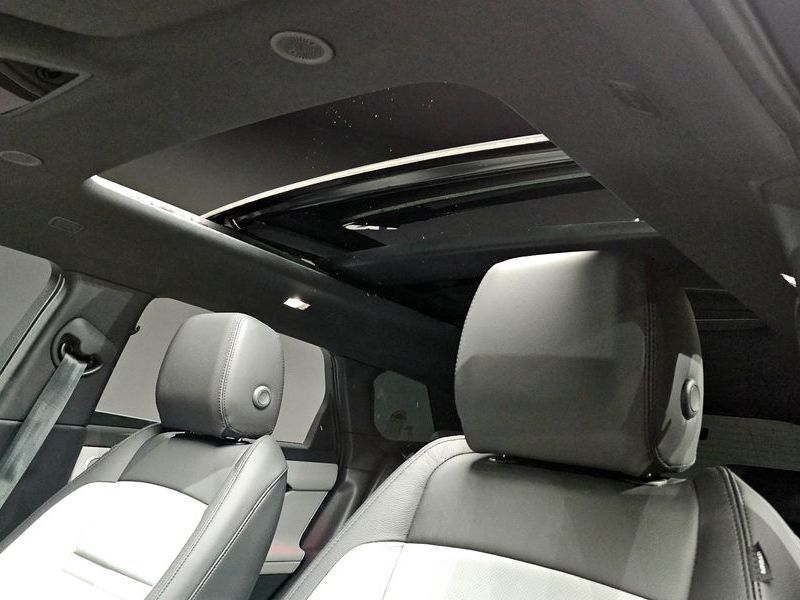 2026 Land Rover Range Rover Evoque P250 Dynamic SE photo 18