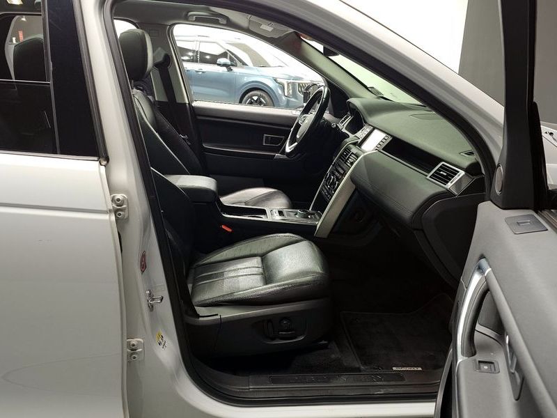 2016 Land Rover Discovery Sport 2.0 TD4 SE photo 11