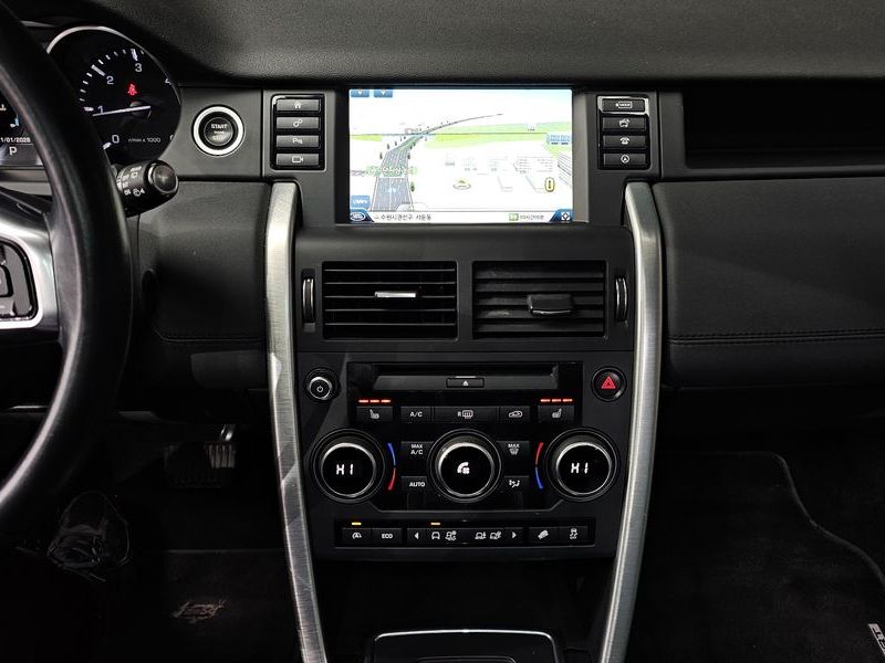2016 Land Rover Discovery Sport 2.0 TD4 SE photo 14
