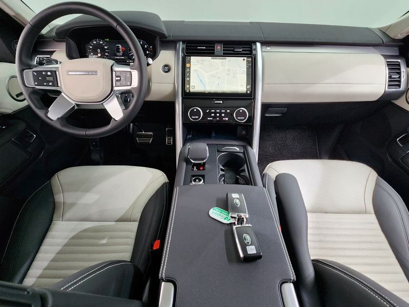 2025 Land Rover Discovery P360 Dynamic HSE photo 7