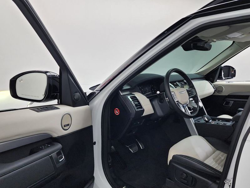 2025 Land Rover Discovery P360 Dynamic HSE photo 10