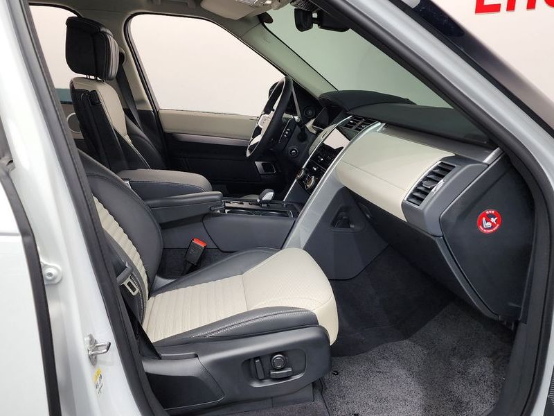 2025 Land Rover Discovery P360 Dynamic HSE photo 11