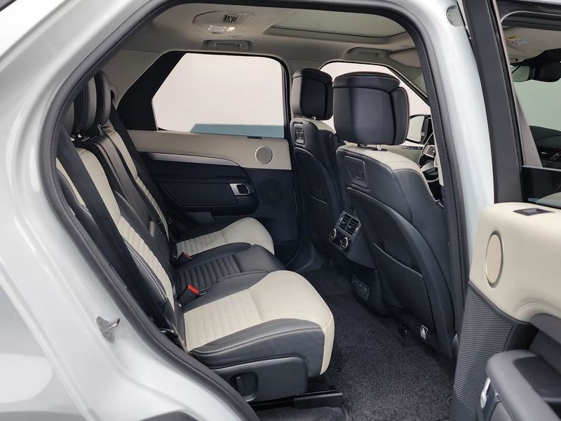 2025 Land Rover Discovery P360 Dynamic HSE photo 12