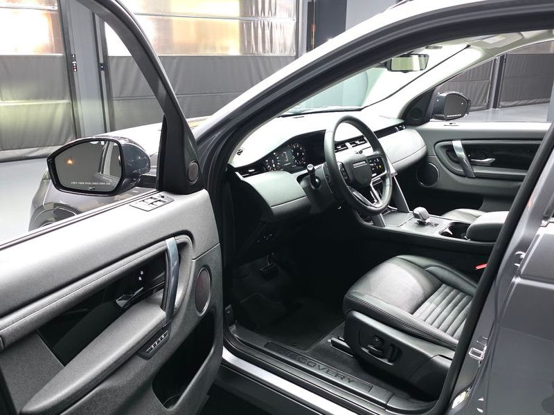 2025 Land Rover Discovery Sport P250 S photo 10