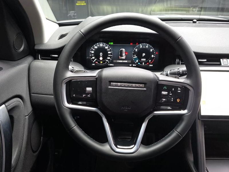 2025 Land Rover Discovery Sport P250 S photo 13