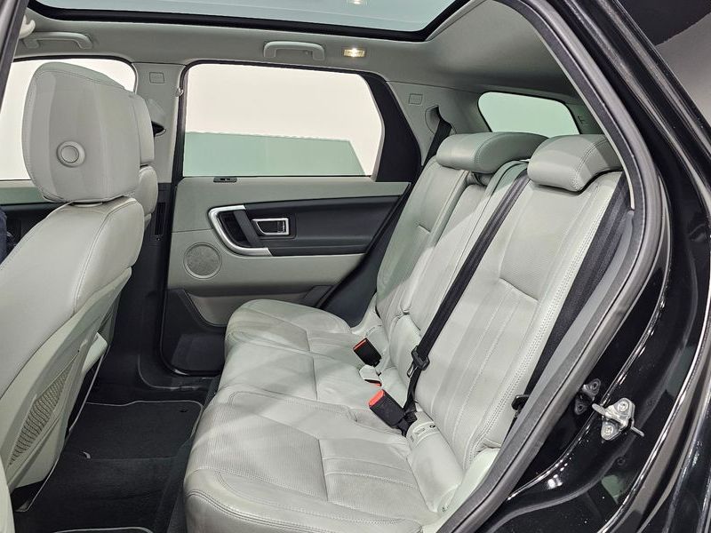 2016 Land Rover Discovery Sport 2.0 TD4 SE photo 12