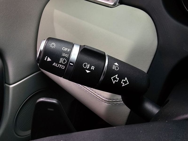 2016 Land Rover Discovery Sport 2.0 TD4 SE photo 18