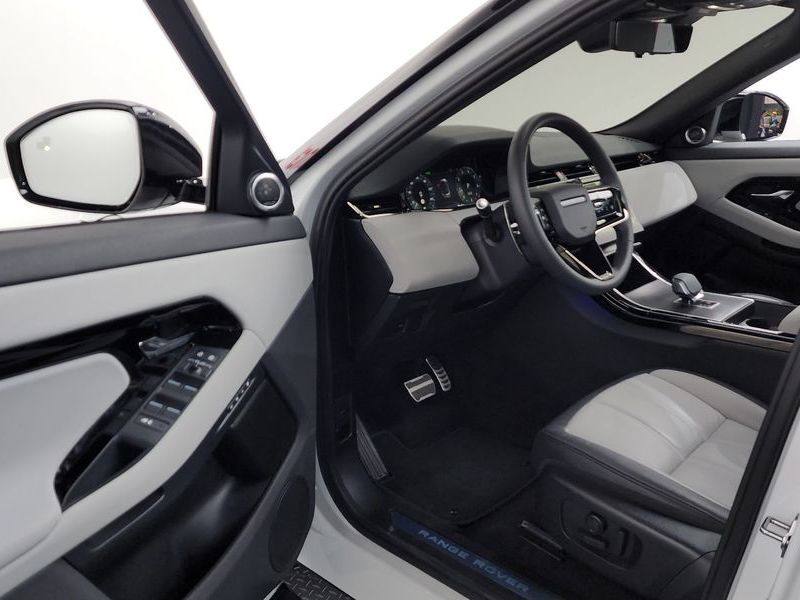 2026 Land Rover Range Rover Evoque P250 Dynamic SE photo 10