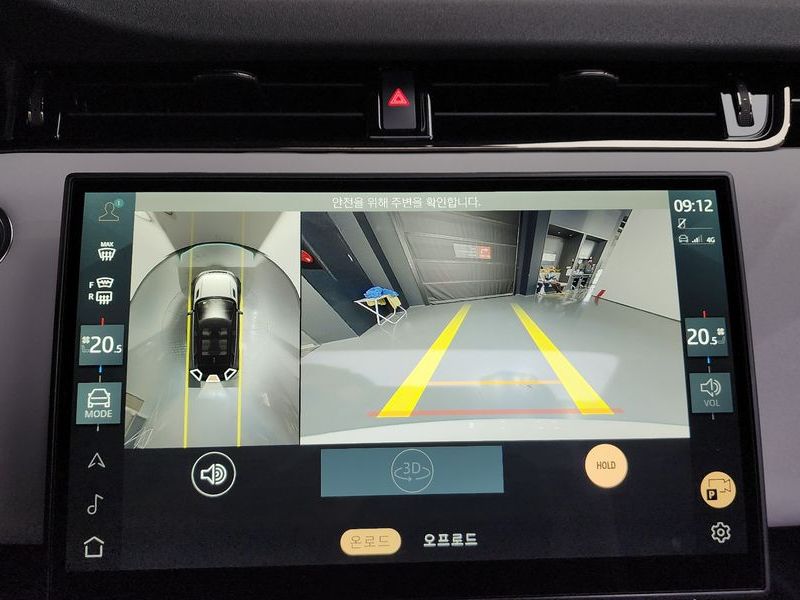2026 Land Rover Range Rover Evoque P250 Dynamic SE photo 14