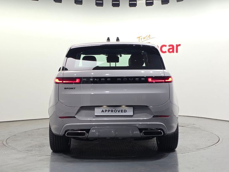 2025 Land Rover Range Rover Sport P550E Dynamic HSE photo 7