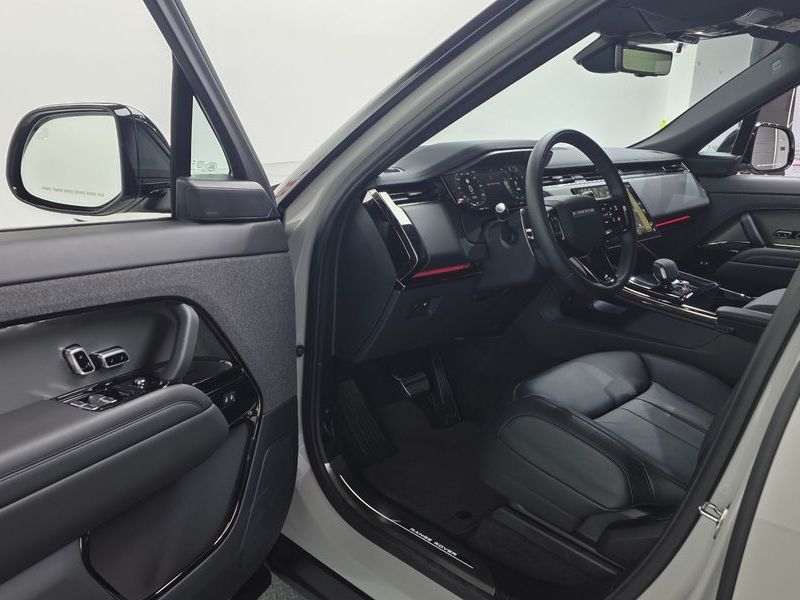 2025 Land Rover Range Rover Sport P550E Dynamic HSE photo 11