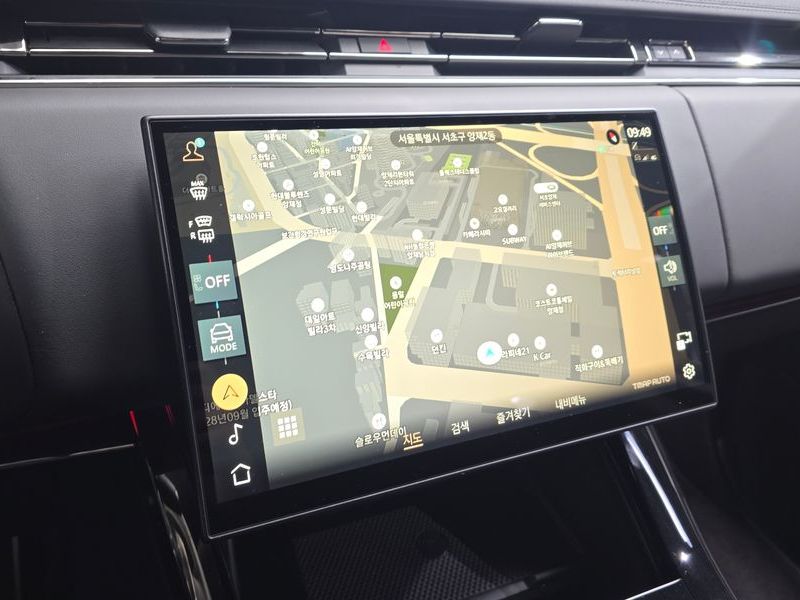 2025 Land Rover Range Rover Sport P550E Dynamic HSE photo 14