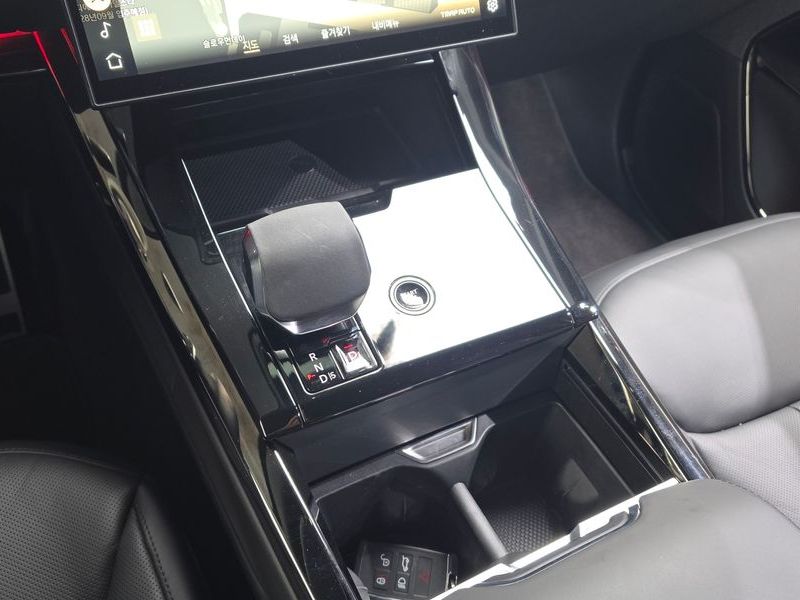 2025 Land Rover Range Rover Sport P550E Dynamic HSE photo 18