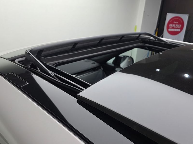 2025 Land Rover Range Rover Sport P550E Dynamic HSE photo 19