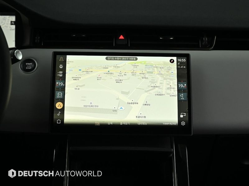 2025 Land Rover Range Rover Evoque P250 Dynamic SE photo 14