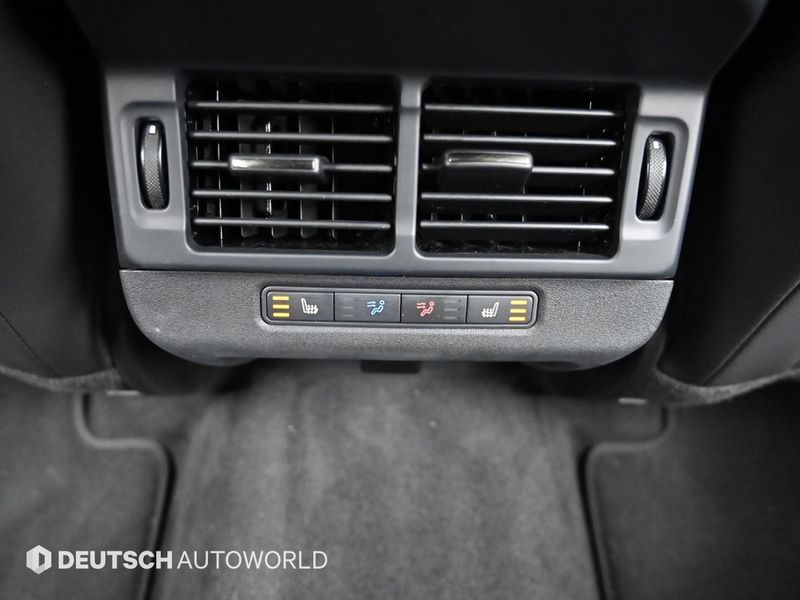 2025 Land Rover Range Rover Evoque P250 Dynamic SE photo 16