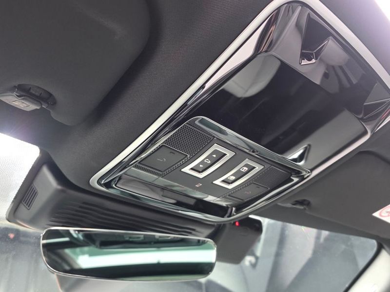 2024 Land Rover Range Rover Velar 2.0 P400E Dynamic SE photo 17