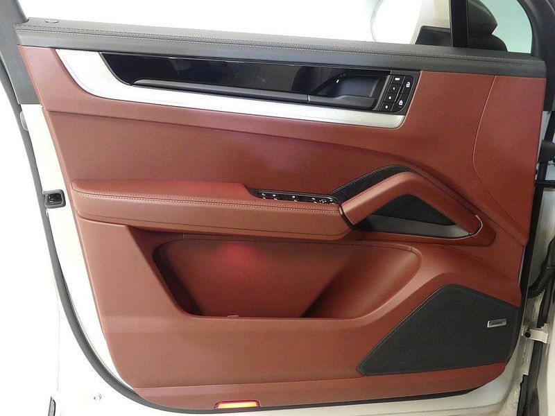 2024 Porsche Cayenne 3.0 photo 16