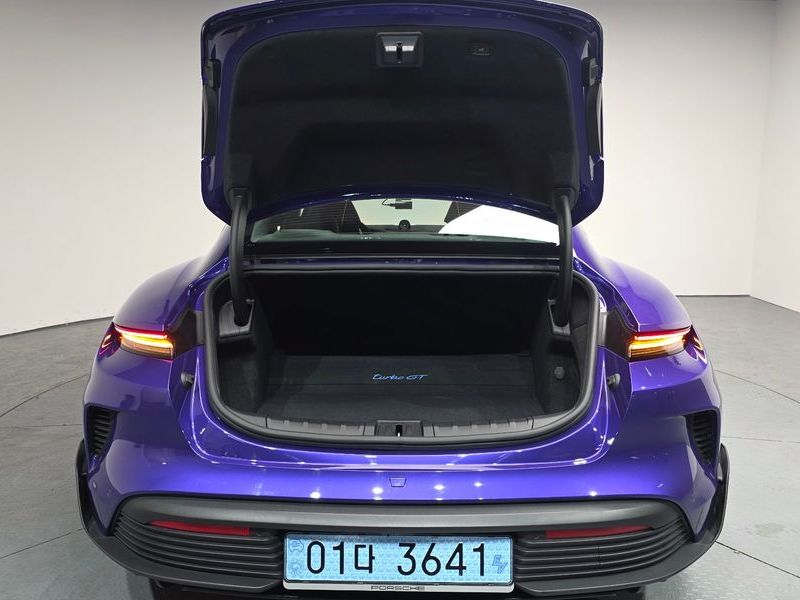 2025 Porsche Taycan Turbo GT photo 20