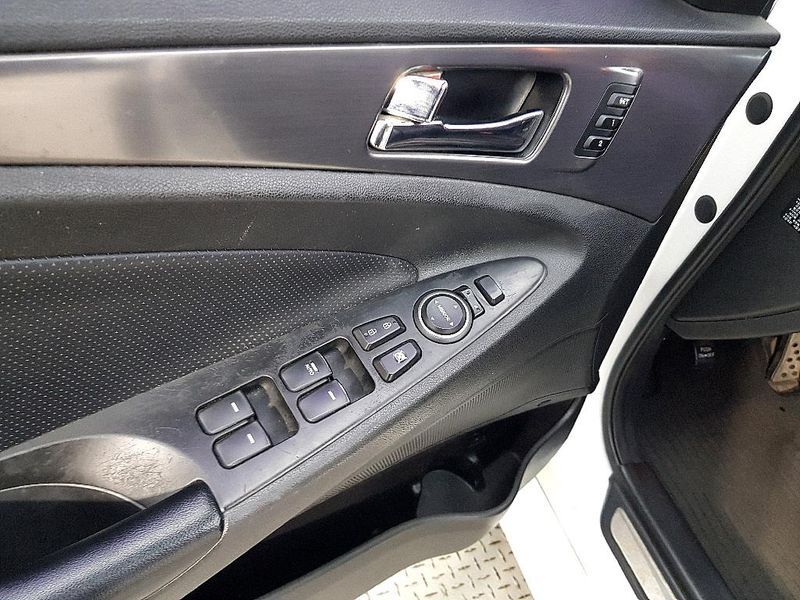 2012 Hyundai Sonata 2.0 Royal photo 10