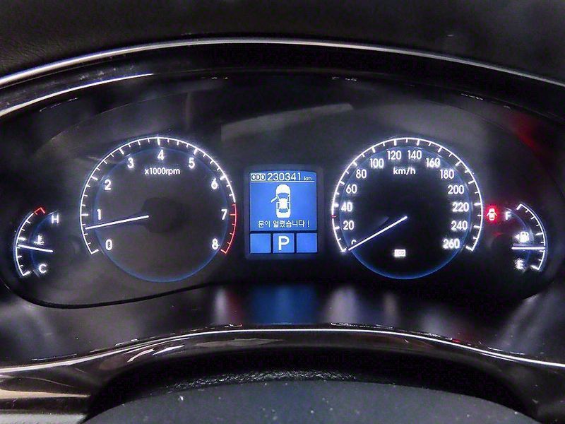 2012 Hyundai Genesis BH 330 GRAND Standard photo 9