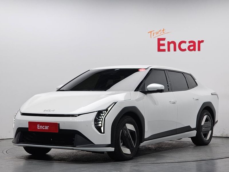 2027 Kia EV4 Long Range 2WD Earth photo 1