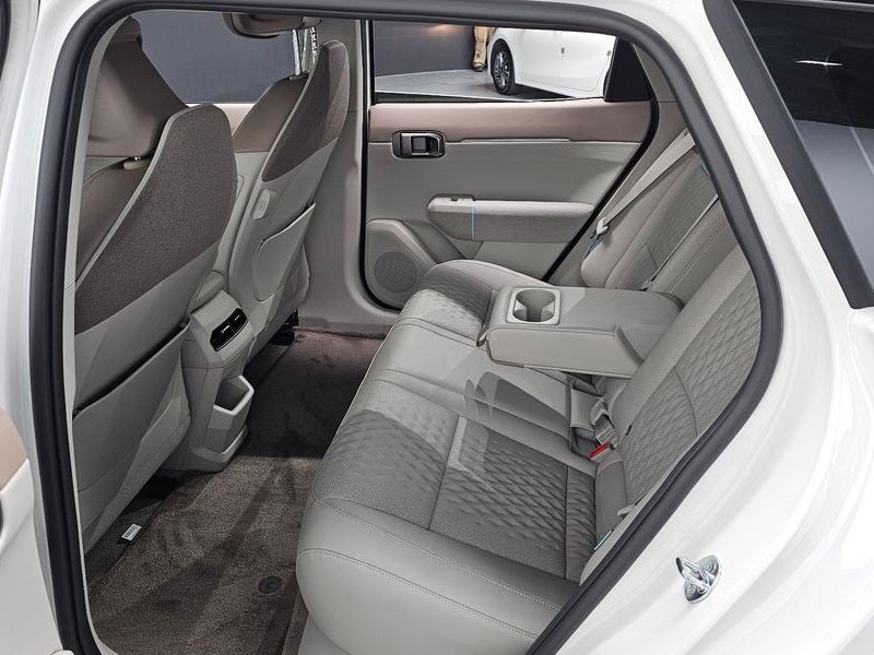 2027 Kia EV4 Long Range 2WD Earth photo 12