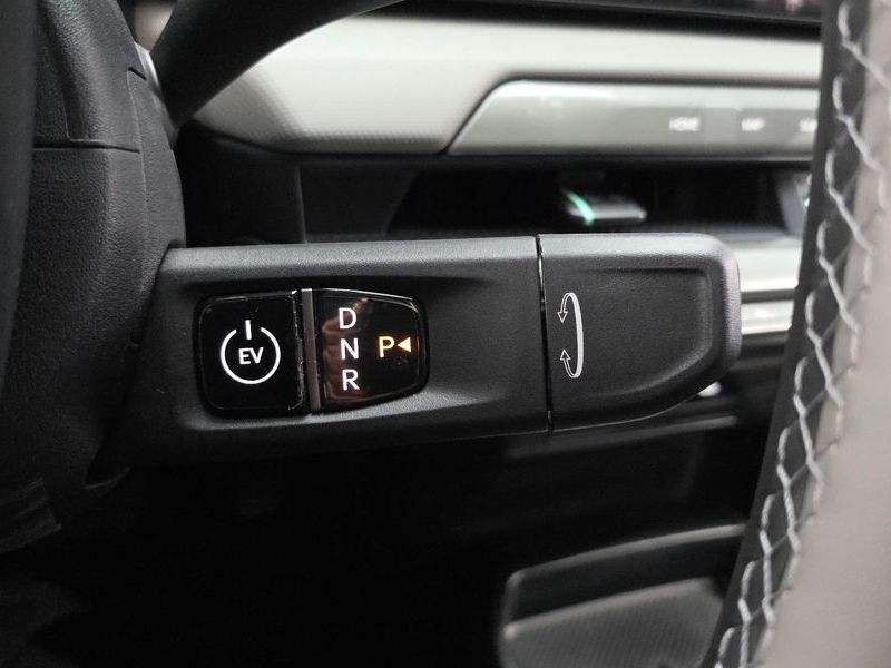 2027 Kia EV4 Long Range 2WD Air photo 9