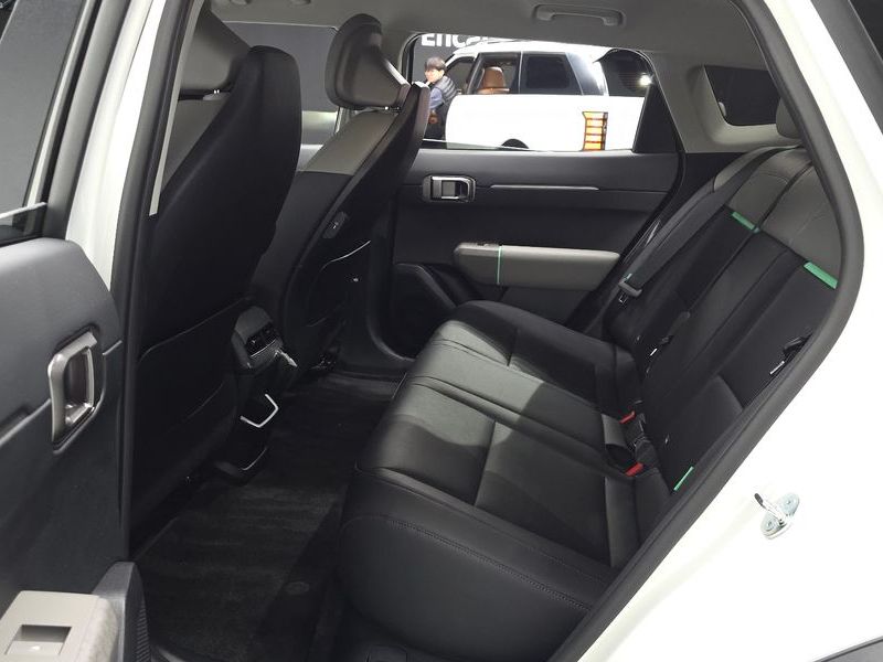 2027 Kia EV4 Long Range 2WD Air photo 12