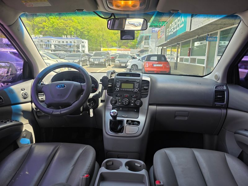 2013 Kia Carnival Grand GLX Deluxe photo 10