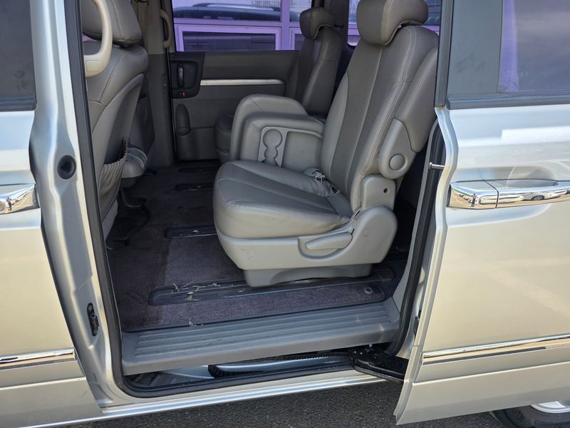 2013 Kia Carnival Grand GLX Deluxe photo 11