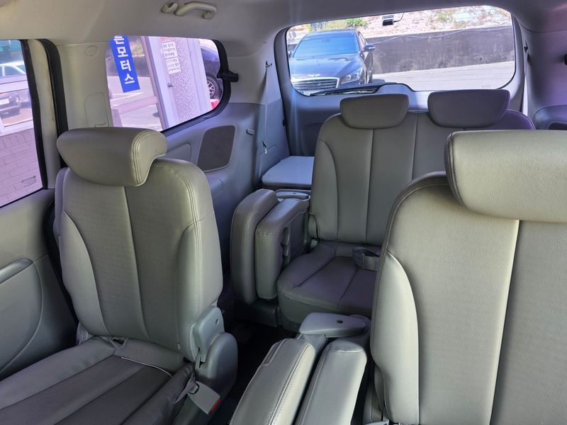 2013 Kia Carnival Grand GLX Deluxe photo 12