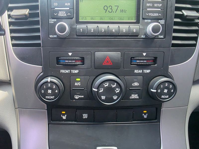 2013 Kia Carnival Grand GLX Deluxe photo 13