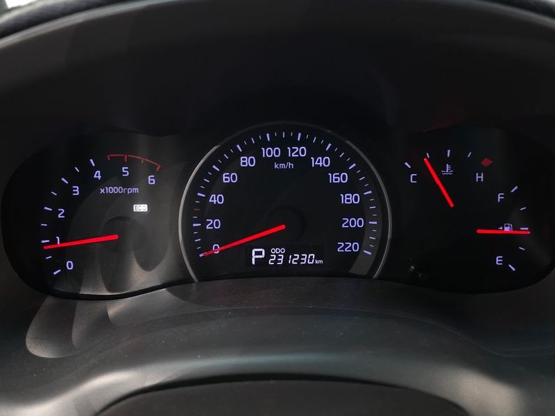2012 Kia Carnival Grand GLX Premium photo 8