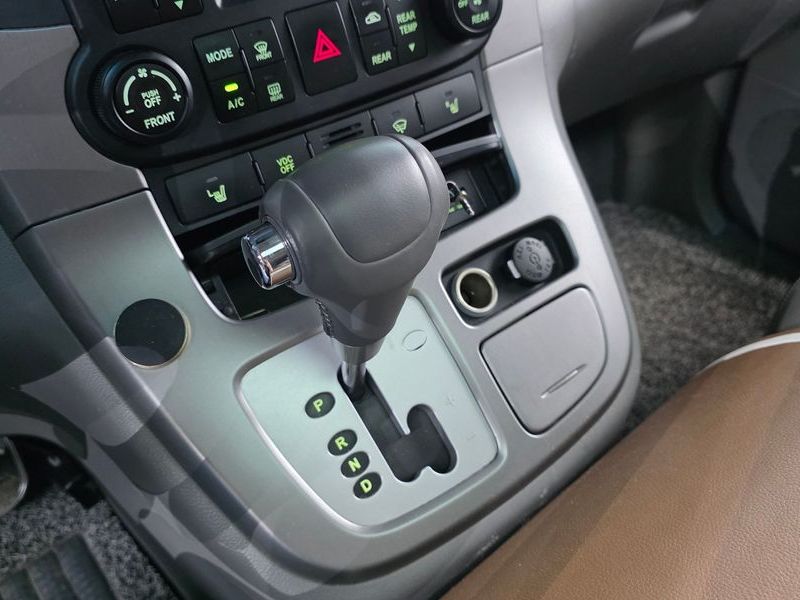 2012 Kia Carnival Grand GLX Premium photo 9