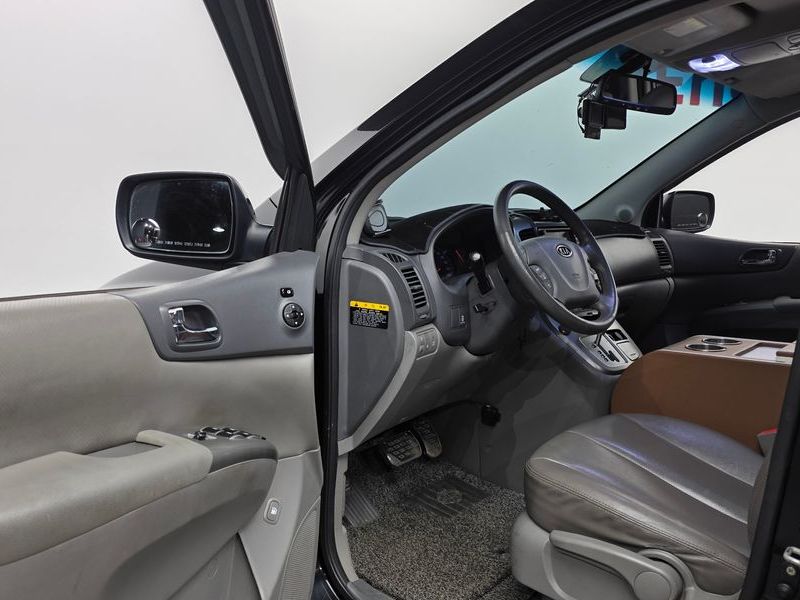 2012 Kia Carnival Grand GLX Premium photo 10