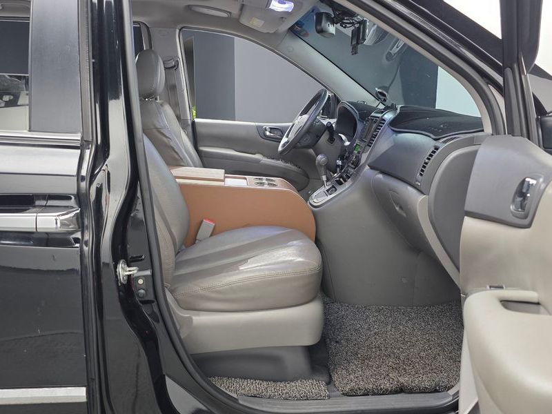 2012 Kia Carnival Grand GLX Premium photo 11