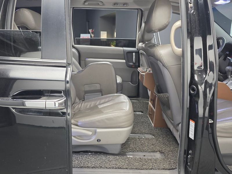 2012 Kia Carnival Grand GLX Premium photo 12