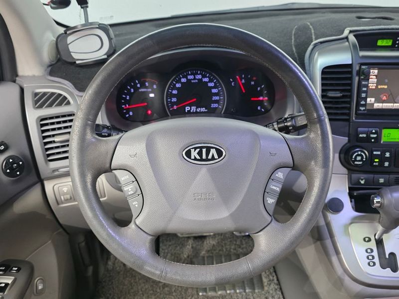 2012 Kia Carnival Grand GLX Premium photo 13
