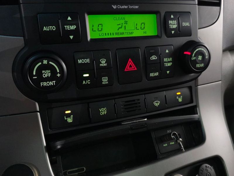 2012 Kia Carnival Grand GLX Premium photo 17