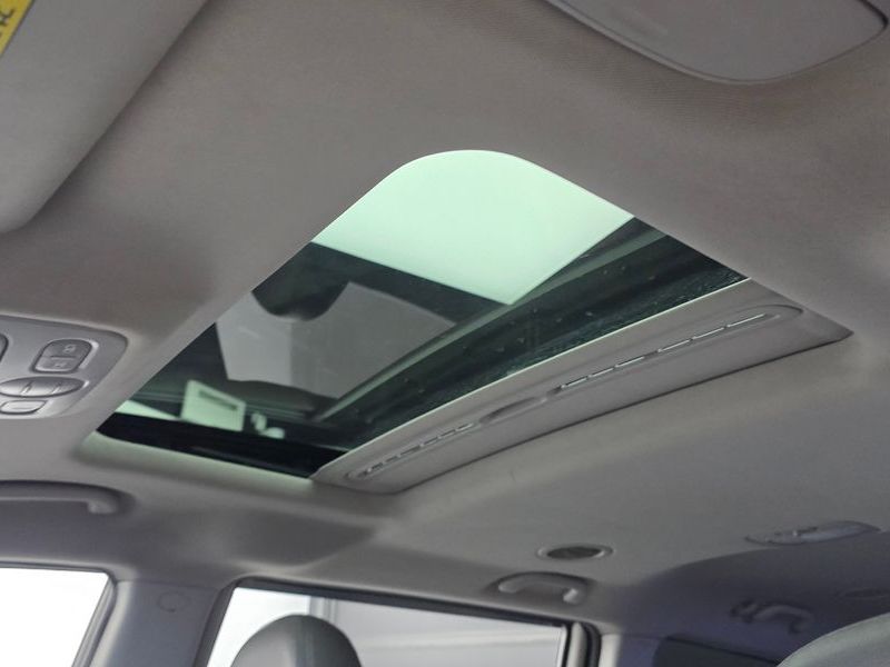 2012 Kia Carnival Grand GLX Premium photo 19